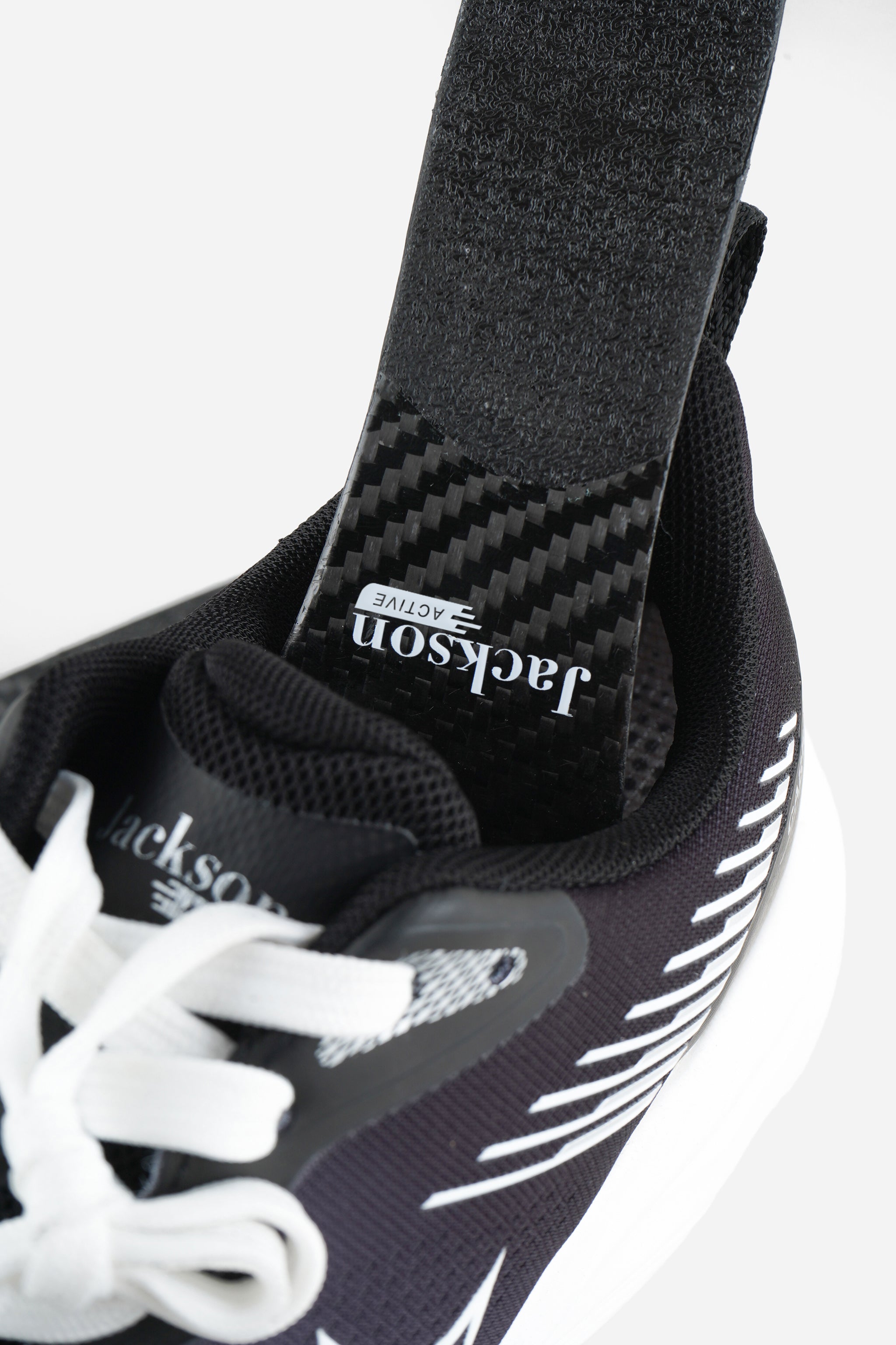Jackson Active Sepatu Lari Cloud FWD Black + Carbon Plate